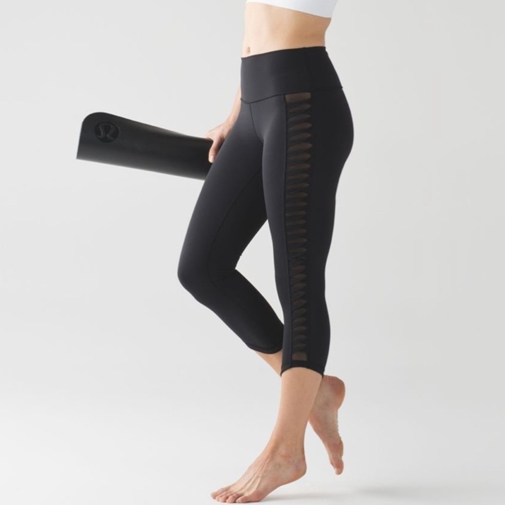 Lululemon Sunshine Salutation Crop (Full-On Luxtreme)
Black
